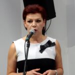 13.12.2019 Ostrowiec. Wernisaż prac wybranych przez jury w 14. Międzynarodowym Jesiennym Salonie Sztuki w BWA. Na zdjęciu: Jolanta Chwałek - dyrektor BWA w Ostrowcu / Emilia Sitarska / Radio Kielce