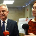 19.12.2019. Opatów. Nowoczesny ultrasonograf w Szpitalu św. Leona. Na zdjęciu (od lewej): Artur Kubas - prezes Szpitala św. Leona w Opatowie, Małgorzata Jałowska - wicestarosta opatowski / Emilia Sitarska / Radio Kielce