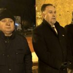 13.12.2019 Sandomierz. Obchody rocznicy wprowadzenia stanu wojennego. Na zdjęciu (od lewej): Krzysztof Szatan - radny PiS, poseł Marek Kwitek i Jacek Toś - dyrektor świętokrzyskiego oddziału KOWR / Grażyna Szlęzak-Wójcik / Radio Kielce
