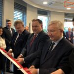 16.12.2019 Sandomierz. Otwarcie zmodernizowanego punkty obsługi klienta w zakładzie gazowniczym. Na zdjęciu (od lewej): senator Jarosław Rusiecki, poseł Marek Kwitek, poseł Krzysztof Lipiec i Agnieszka Zydroń - wicedyrektor ds. obsługi klienta i dystrybucji w PSG w Warszawie / Grażyna Szlęzak-Wójcik / Radio Kielce