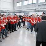 02.12.2019. Białystok. Studenci Politechniki Świętokrzyskiej  podczas konkursu drewnianych mostów / Politechnika Białostocka