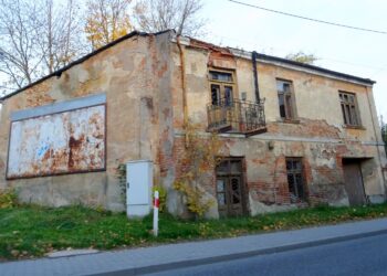 01.12.2019. Opatów. Budynek przy ul. Kościuszki i drodze krajowej 9 / Emilia Sitarska / Radio Kielce