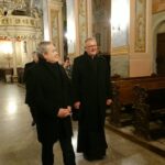 11.12.2019 Opatów. Wizyta Piotra Glińskiego w kolegiacie. Na zdjęciu (od lewej): wicepremier Piotr Gliński i ks. Michał Spociński - proboszcz kolegiaty / Emilia Sitarska / Radio Kielce