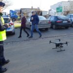 11.12.2019. Opatów. Policja patroluje skrzyżowania i przejścia dla pieszych za pomocą drona / Emilia Sitarska / Radio Kielce