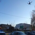 11.12.2019. Opatów. Policja patroluje skrzyżowania i przejścia dla pieszych za pomocą drona / Emilia Sitarska / Radio Kielce