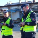 11.12.2019. Opatów. Policja patroluje skrzyżowania i przejścia dla pieszych za pomocą drona / Emilia Sitarska / Radio Kielce