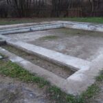 10.12.2019. Opatów. Tereny na Kani. Pozostałości basenów / Emilia Sitarska / Radio Kielce