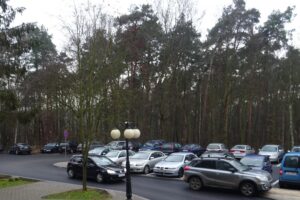 20.12.2019. Ostrowiec Św. Parking przed szpitalem / Emilia Sitarska / Radio Kielce