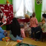10.12.2019 Denków.  Przekazanie paczek świątecznych dla domu dziecka Nasz Dom w Denkowie / Emilia Sitarska / Radio Kielce
