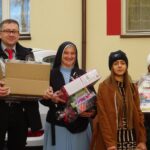 10.12.2019 Denków.  Przekazanie paczek świątecznych dla domu dziecka Nasz Dom w Denkowie / Emilia Sitarska / Radio Kielce