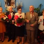 14.12.2019 Ostrowiec. Uroczystość długoletniego pożycia małżeńskiego. Na zdjęciu (od lewej): Józef i Teodozja Gotowieccy - diamentowe gody, Andrzej i Krystyna Antoniakowie - złote gody i Ryszard i Alicja Partykowie - złote gody / Emilia Sitarska / Radio Kielce
