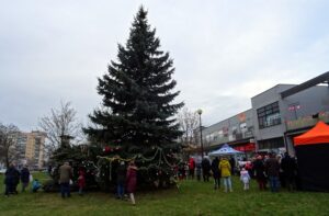 17.12.2019 Ostrowiec. Wigilia na osiedlu Ogrody / Emilia Sitarska / Radio Kielce