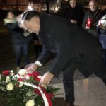 13.12.2019 Sandomierz. Obchody rocznicy wprowadzenia stanu wojennego. Kwiaty składa poseł Marek Kwitek / Grażyna Szlęzak-Wójcik / Radio Kielce