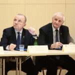 Kielce. 20.12.2019. Sesja Sejmiku Województwa Świętokrzyskiego w Filharmonii Świętokrzyskiej. Na zdjęciu (od lewej): Marek Bogusławski - wicemarszałek województwa świętokrzyskiego, Marek Jońca – członek zarządu województwa świętokrzyskiego / Wiktor Taszłow / Radio Kielce