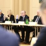 Kielce. 20.12.2019. Sesja Sejmiku Województwa Świętokrzyskiego w Filharmonii Świętokrzyskiej. Na zdjęciu (od lewej): Andrzej Bętkowski - marszałek województwa świętokrzyskiego, Renata Janik - wicemarszałek województwa świętokrzyskiego, Marek Bogusławski - wicemarszałek województwa świętokrzyskiego, Marek Jońca – członek zarządu województwa świętokrzyskiego / Wiktor Taszłow / Radio Kielce