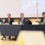 Kielce. 20.12.2019. Sesja Sejmiku Województwa Świętokrzyskiego w Filharmonii Świętokrzyskiej. Na zdjęciu (od lewej): Henryk Milcarz - wiceprzewodniczący sejmiku województwa, Marek Strzała - wiceprzewodniczący sejmiku województwa, Mieczysław Gębski - wiceprzewodniczący sejmiku województwa, Andrzej Pruś - przewodniczący sejmiku województwa / Wiktor Taszłow / Radio Kielce