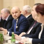 Kielce. 20.12.2019. Sesja Sejmiku Województwa Świętokrzyskiego w Filharmonii Świętokrzyskiej. Na zdjęciu (od lewej): Marek Bogusławski - wicemarszałek województwa świętokrzyskiego, Marek Jońca – członek zarządu województwa świętokrzyskiego, Mariusz Gosek - członek zarządu województwa świętokrzyskiego / Wiktor Taszłow / Radio Kielce