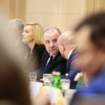 Kielce. 20.12.2019. Sesja Sejmiku Województwa Świętokrzyskiego w Filharmonii Świętokrzyskiej. Na zdjęciu (od lewej): Renata Janik - wicemarszałek województwa świętokrzyskiego, Marek Bogusławski - wicemarszałek województwa świętokrzyskiego, Mariusz Gosek - członek zarządu województwa świętokrzyskiego / Wiktor Taszłow / Radio Kielce