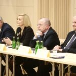 Kielce. 20.12.2019. Sesja Sejmiku Województwa Świętokrzyskiego w Filharmonii Świętokrzyskiej. Na zdjęciu (od lewej): Andrzej Bętkowski - marszałek województwa świętokrzyskiego, Renata Janik - wicemarszałek województwa świętokrzyskiego, Marek Bogusławski - wicemarszałek województwa świętokrzyskiego, Marek Jońca – członek zarządu województwa świętokrzyskiego / Wiktor Taszłow / Radio Kielce