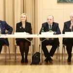 Kielce. 20.12.2019. Sesja Sejmiku Województwa Świętokrzyskiego w Filharmonii Świętokrzyskiej. Na zdjęciu (od lewej): Andrzej Bętkowski - marszałek województwa świętokrzyskiego, Renata Janik - wicemarszałek województwa świętokrzyskiego, Marek Bogusławski - wicemarszałek województwa świętokrzyskiego, Marek Jońca – członek zarządu województwa świętokrzyskiego / Wiktor Taszłow / Radio Kielce