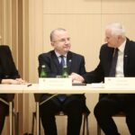 Kielce. 20.12.2019. Sesja Sejmiku Województwa Świętokrzyskiego w Filharmonii Świętokrzyskiej. Na zdjęciu (od lewej): Renata Janik - wicemarszałek województwa świętokrzyskiego, Marek Bogusławski - wicemarszałek województwa świętokrzyskiego, Marek Jońca – członek zarządu województwa świętokrzyskiego / Wiktor Taszłow / Radio Kielce