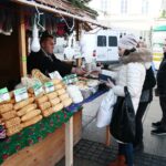 Kielce. 21.12.2019. Kiermasz na kieleckim Rynku / Wiktor Taszłow / Radio Kielce