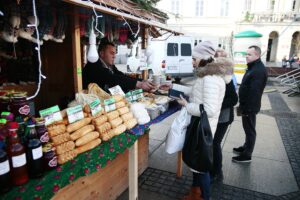 Kielce. 21.12.2019. Kiermasz na kieleckim Rynku / Wiktor Taszłow / Radio Kielce