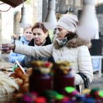 Kielce. 21.12.2019. Kiermasz na kieleckim Rynku / Wiktor Taszłow / Radio Kielce