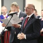 21.12.2019. Piekoszów. Spotkanie wigilijne w Piekoszowie. Na zdjęciu (od lewej): Zbigniew Piątek - wójt gminy Piekoszów i Piotr Wawrzyk - wiceminister spraw zagranicznych / Wiktor Taszłow / Radio Kielce