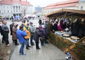 22.12.2019. Kielce. Wigilia dla potrzebujących na Rynku w Kielcach / Wiktor Taszłow / Radio Kielce