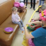 Kielce. 02.12.2019. Fundacja "Dr. Clown" odwiedziła małych pacjentów w szpitalu / Wiktor Taszłow / Radio Kielce