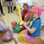 Kielce. 02.12.2019. Fundacja "Dr. Clown" odwiedziła małych pacjentów w szpitalu / Wiktor Taszłow / Radio Kielce
