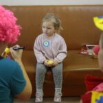 Kielce. 02.12.2019. Fundacja "Dr. Clown" odwiedziła małych pacjentów w szpitalu / Wiktor Taszłow / Radio Kielce