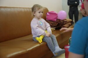 Kielce. 02.12.2019. Fundacja "Dr. Clown" odwiedziła małych pacjentów w szpitalu / Wiktor Taszłow / Radio Kielce