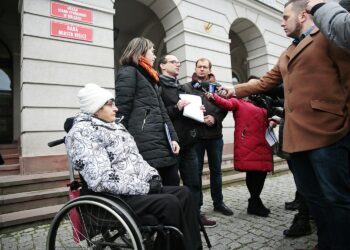 Kielce. 02.12.2019. Konferencja tymczasowej rady ds. osób niepełnosprawnych. Przemawia Paweł Słowik - przedstawiciel tymczasowej rady ds. osób niepełnosprawnych / Wiktor Taszłow / Radio Kielce