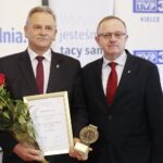Kielce. 03.12.2019. Gala "świętokrzyscy Burzyciele Barier im. Anny Sowy". Na zdjęciu (od lewej): Jerzy Kolarz - starosta buski, Andrzej Michalski - dyrektor świętokrzyskiego oddziału Państwowego Funduszu Rehabilitacji Osób Niepełnosprawnych / Wiktor Taszłow / Radio Kielce
