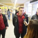 Kielce. 03.12.2019. Piłkarze Korony Kielce włączyli się w akcję Szlachetnej Paczki. Na zdjęciu (od lewej): Luka Kukić - bramkarz, Paweł Sokół - bramkarz, Jakub Osobiński - bramkarz / Wiktor Taszłow / Radio Kielce