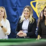 04.12.2019 Kielce. Otwarcie ośrodka szkolenia bilardowego w SP nr 1 na Bocianku. Na zdjęciu (od lewej): Anna Kibortt - kielecka radna, Joanna Winiarska - kielecka radna i Żaneta Szczepaniak - dyrektor SP nr 1 w Kielcach / Wiktor Taszłow / Radio Kielce