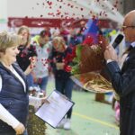 Kielce. 04.12.2019. Zakończenie XVI Turnieju " Małej Ligi Piłki Ręcznej" Na zdjęciu (od lewej): Grażyna Jarosz - prezes Fundacji VIVE Serce Dzieciom,  Marian Urban - prezes klubu PGE Vive Kielce / Wiktor Taszłow / Radio Kielce