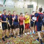 Kielce. 04.12.2019. Zakończenie XVI Turnieju " Małej Ligi Piłki Ręcznej". Puchar wręcza Marian Urban - prezes klubu PGE Vive Kielce / Wiktor Taszłow / Radio Kielce