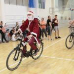 04.12.2019. Kielce. Mikołajkowy maraton fitness w UJK / Wiktor Taszłow / Radio Kielce