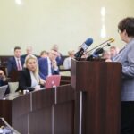 Kielce. 05.12.2019. Sesja Rady Miasta. Przemawia Danuta Papaj – wiceprezydent Kielc / Wiktor Taszłow / Radio Kielce