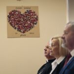 Kielce. 05.12.2019. Otwarcie hostelu dla osób z problemami alkoholowymi i wykluczonych społecznie. Na zdjęciu (od lewej): biskup Jan Piotrowski, Renata Janik - wicemarszałek Województwa Świętokrzyskiego, Kazimierz Mądzik - świętokrzyski kurator oświaty / Wiktor Taszłow / Radio Kielce