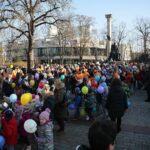 Kielce. 05.12.2019. Przemarsz wolontariuszy ulicą Sienkiewicza / Wiktor Taszłow / Radio Kielce