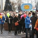 Kielce. 05.12.2019. Przemarsz wolontariuszy ulicą Sienkiewicza / Wiktor Taszłow / Radio Kielce