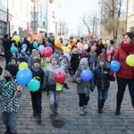 Kielce. 05.12.2019. Przemarsz wolontariuszy ulicą Sienkiewicza / Wiktor Taszłow / Radio Kielce