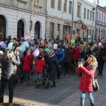 Kielce. 05.12.2019. Przemarsz wolontariuszy ulicą Sienkiewicza / Wiktor Taszłow / Radio Kielce