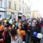 Kielce. 05.12.2019. Przemarsz wolontariuszy ulicą Sienkiewicza / Wiktor Taszłow / Radio Kielce