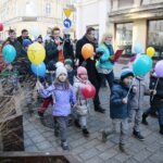 Kielce. 05.12.2019. Przemarsz wolontariuszy ulicą Sienkiewicza / Wiktor Taszłow / Radio Kielce