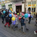 Kielce. 05.12.2019. Przemarsz wolontariuszy ulicą Sienkiewicza / Wiktor Taszłow / Radio Kielce